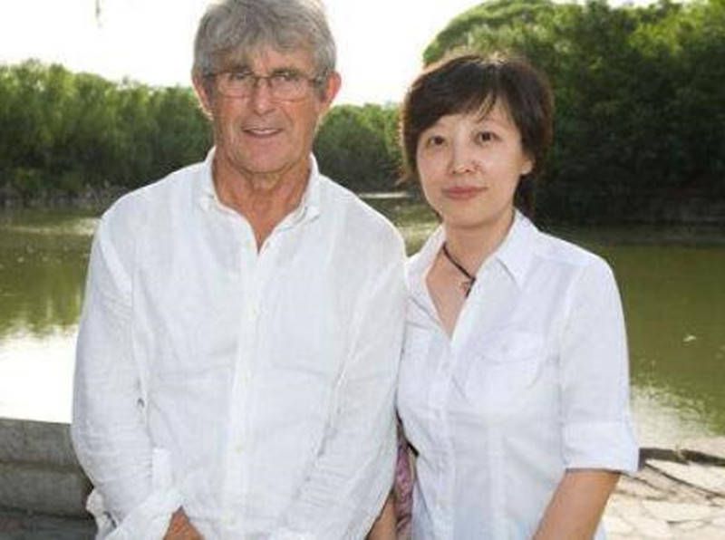 一位莫斯科学生在圣彼得堡加入摇滚乐会时掉踪，学生的妈妈雇佣圣彼得堡长年夜的莫斯科私人侦察伊戈尔（Artyom Tsypin 饰）前往寻觅。伊戈尔回到了远离多年的圣彼得堡，在查询拜访学生掉踪案之际，经由过程复杂的人物查询拜访，他发现本身正走向更年夜的深渊，回旋于这座城市的权利内幕正在向他接近……
